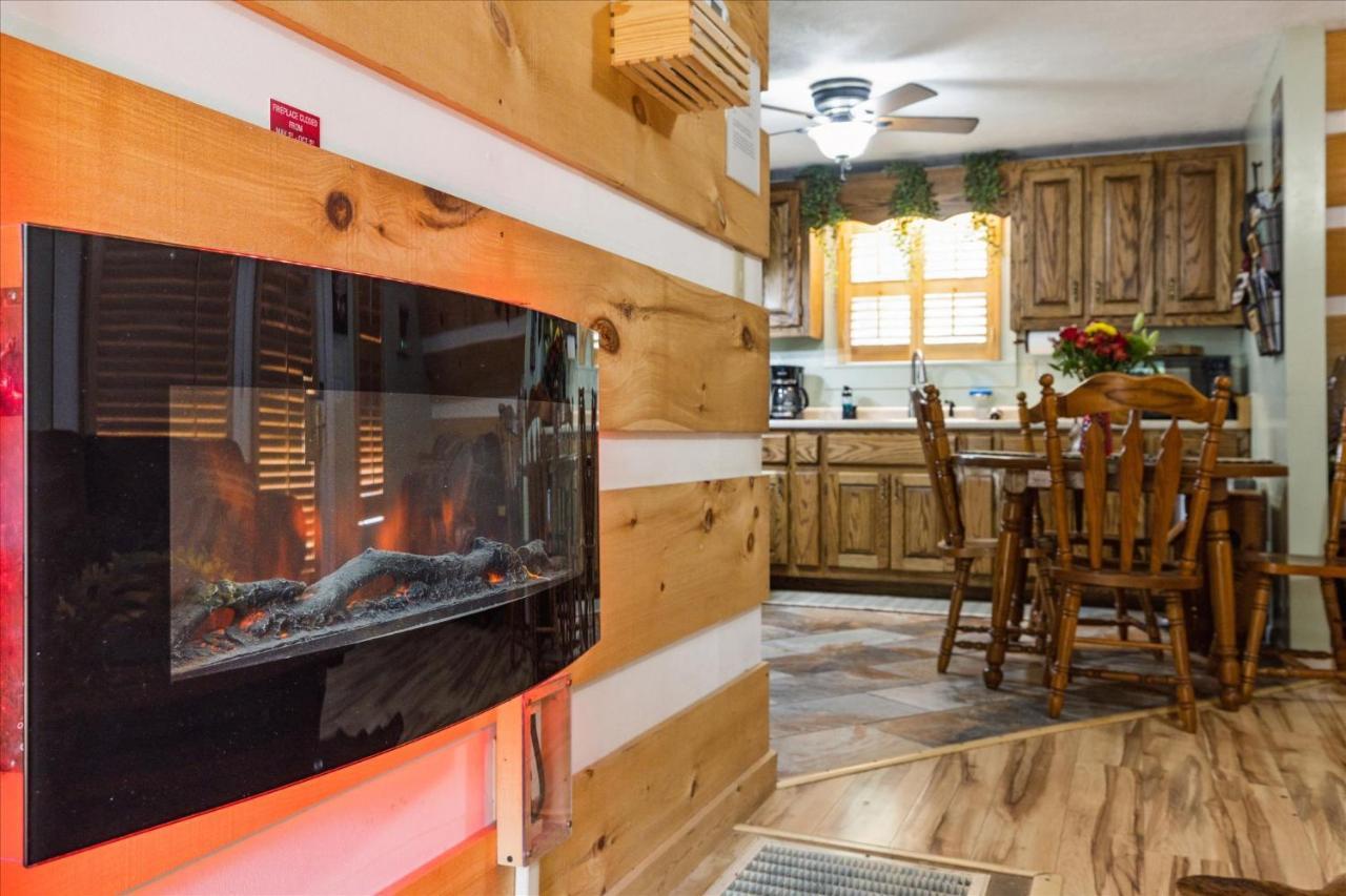 Smokey Max Chalet Sevierville Bagian luar foto